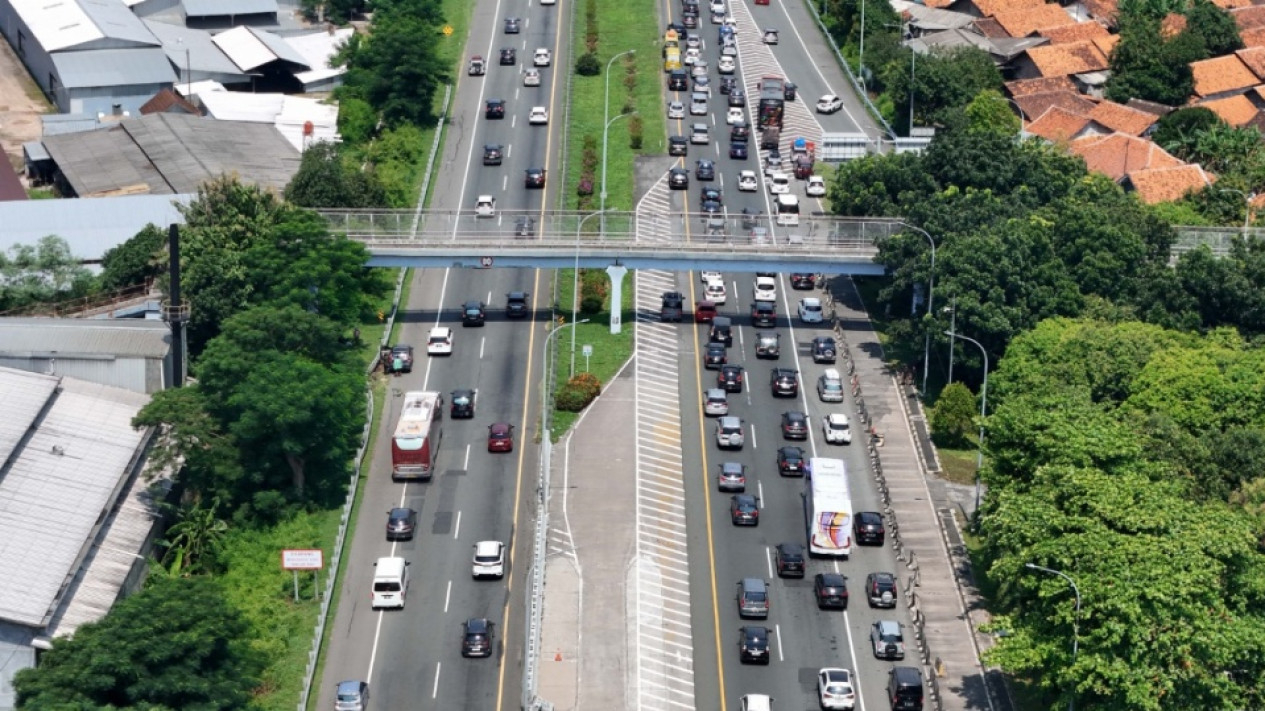 Ribuan Kendaraan Lintasi Tol Cipali saat Puncak Arus Mudik