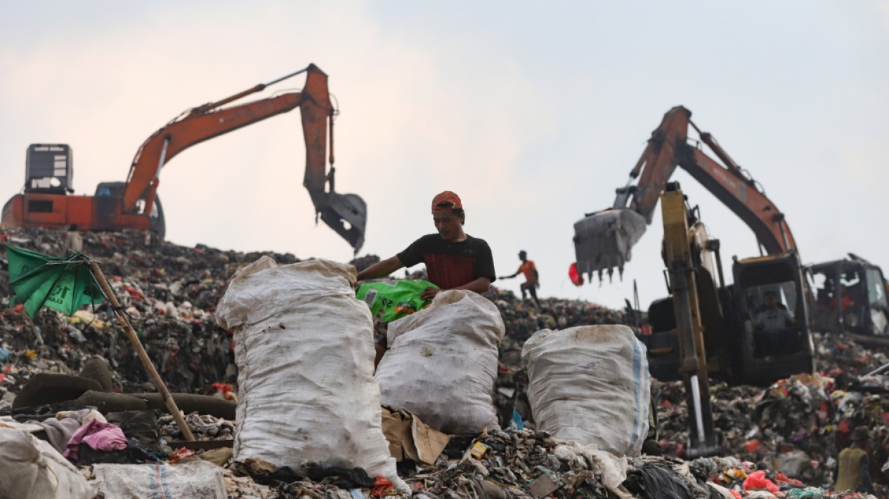 Sampah Menggunung di TPA Cipayung