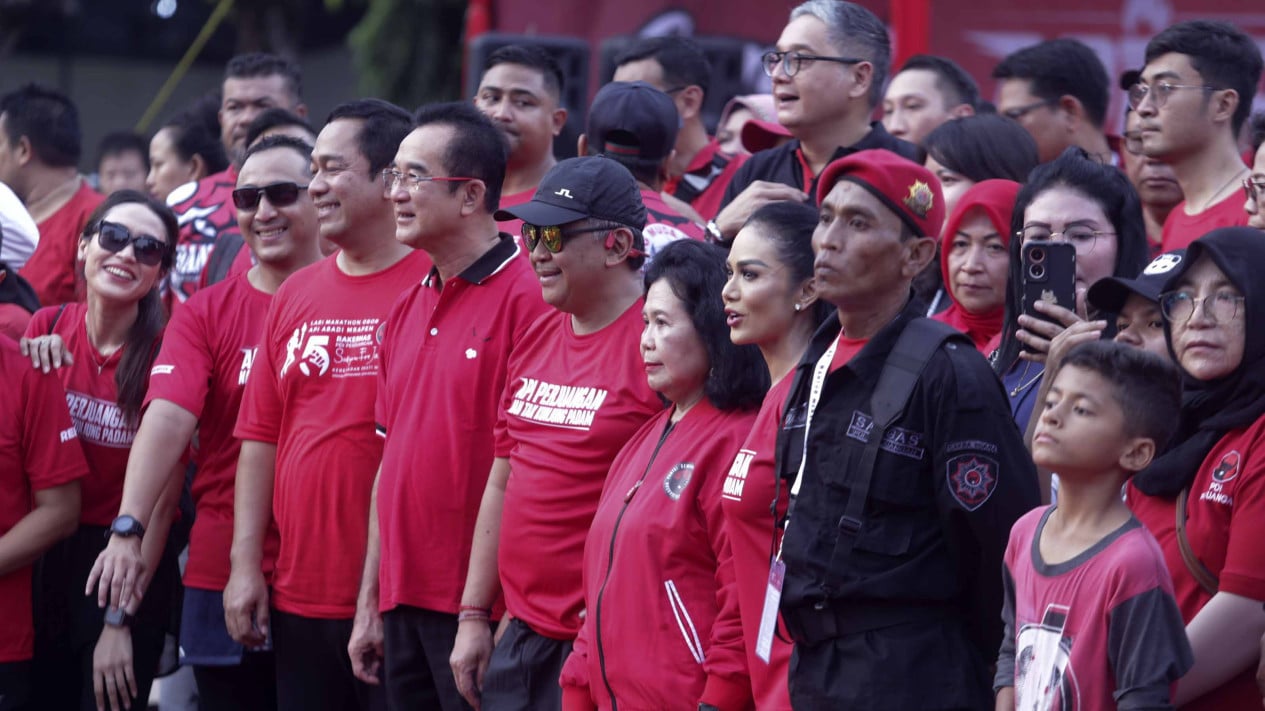 Hasto Berlari Bawa Api Perjuangan ke Rakernas PDIP Ancol
