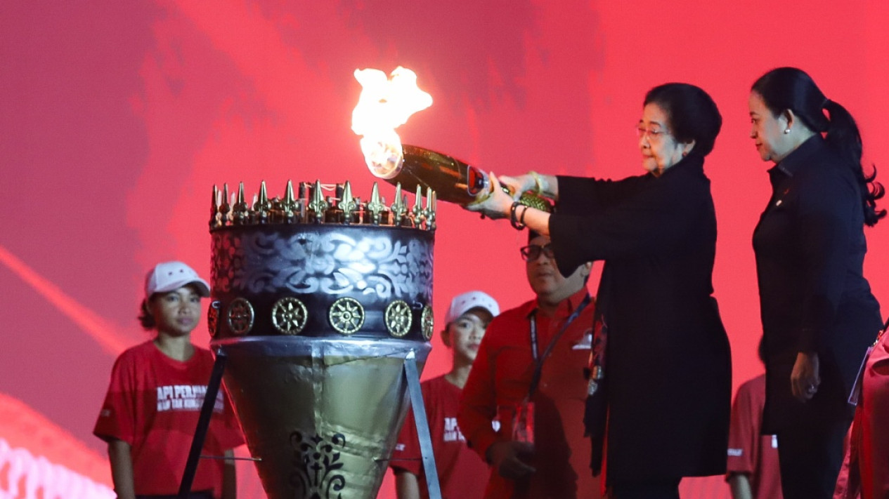Momen Megawati Nyalakan Api Kaldron di Rakernas V PDIP