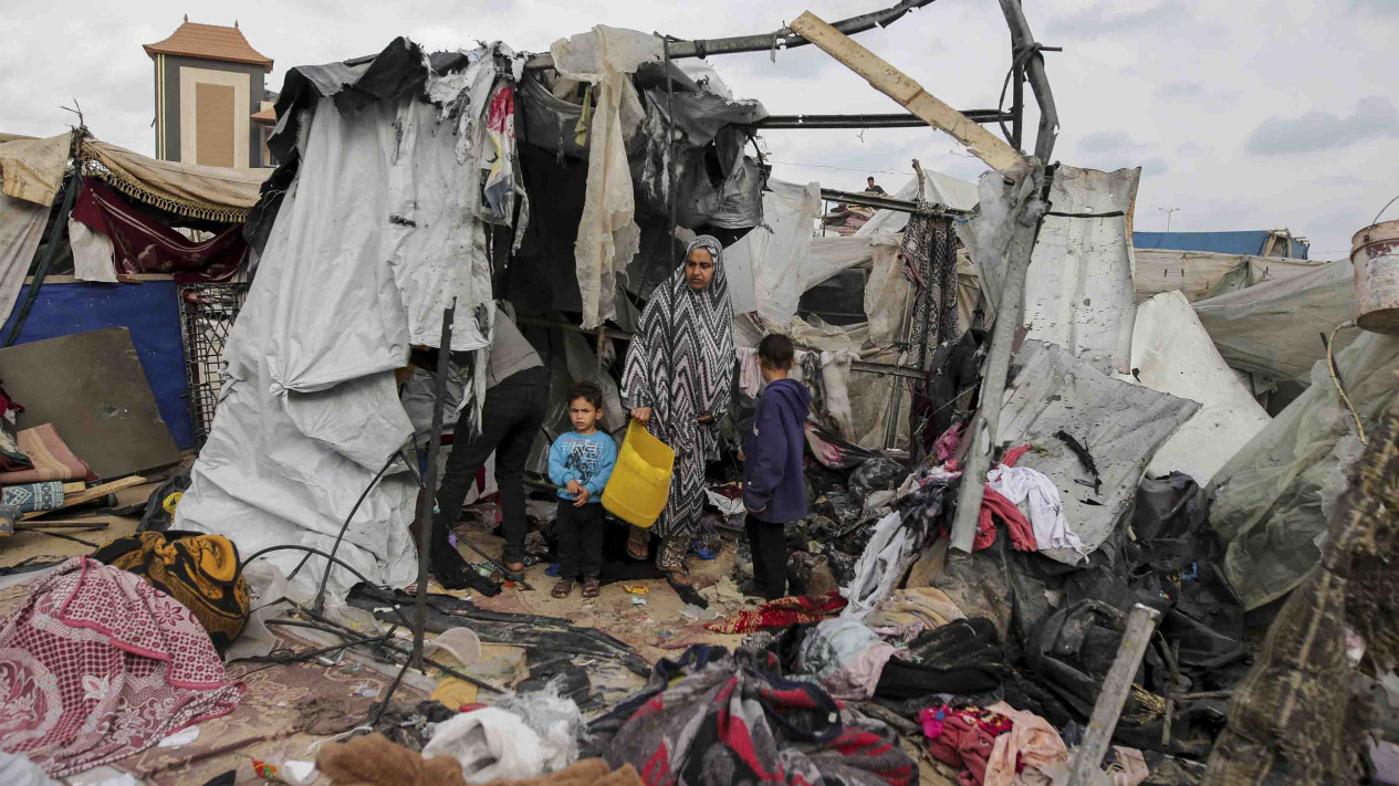 Penduduk Rafah Mengungsi Akibat Serangan Brutal Israel