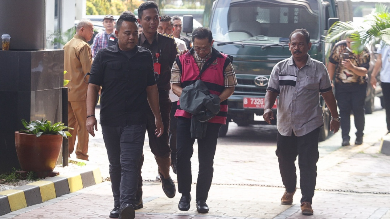 Penampakan Tersangka Kasus Korupsi Timah Tamron Tamsil