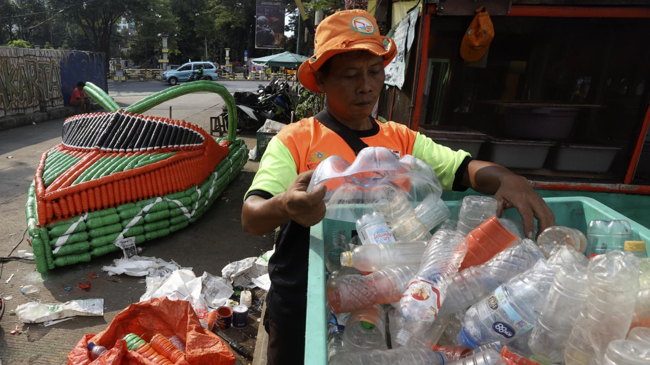 Begini Penampakan Perahu Sampan dari Limbah Botol Plastik