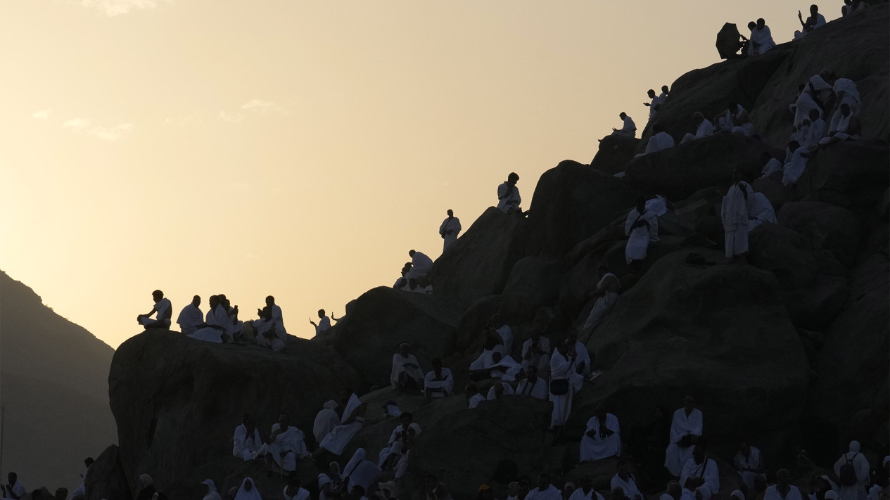 Potret khusyuknya Jemaah Haji Berdoa di Arafah