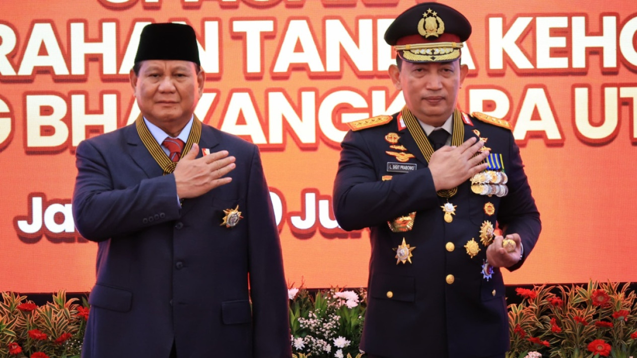 Prabowo Terima Penghargaan Tanda Kehormatan Bintang Utama