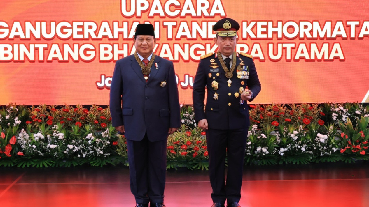 Prabowo Terima Penghargaan Tanda Kehormatan Bintang Utama