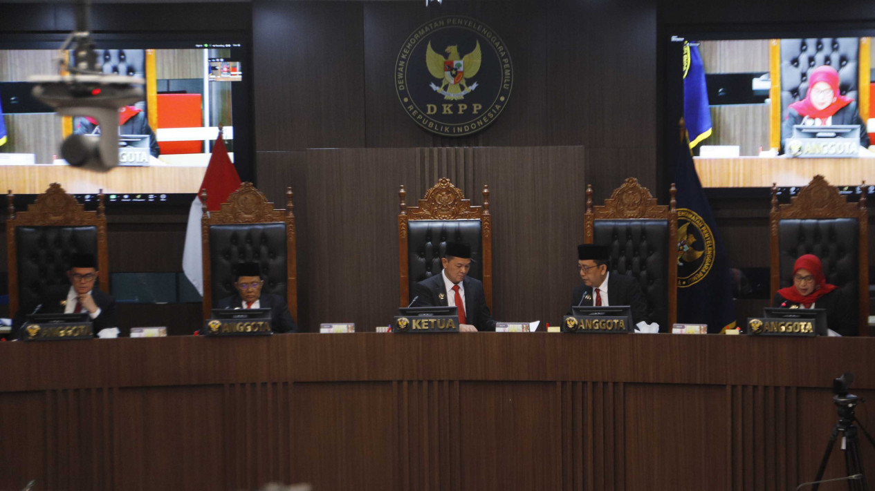 DKPP Berhentikan Ketua KPU Hasyim Asy'ari