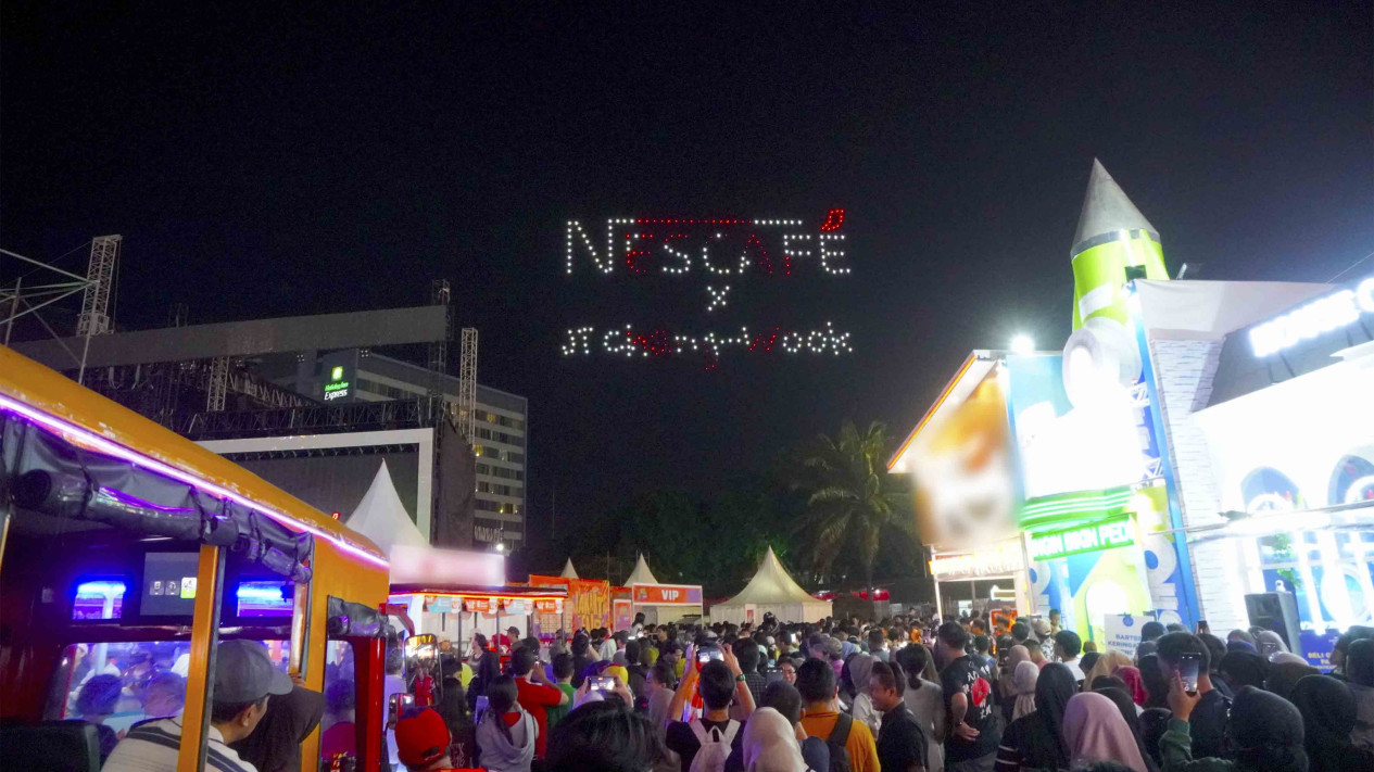 Melihat Atraksi Drone Sky Show di Jakarta Fair