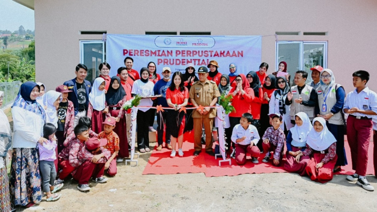 Perpustakaan Untuk Anak-anak dan Masyarakat Setempat