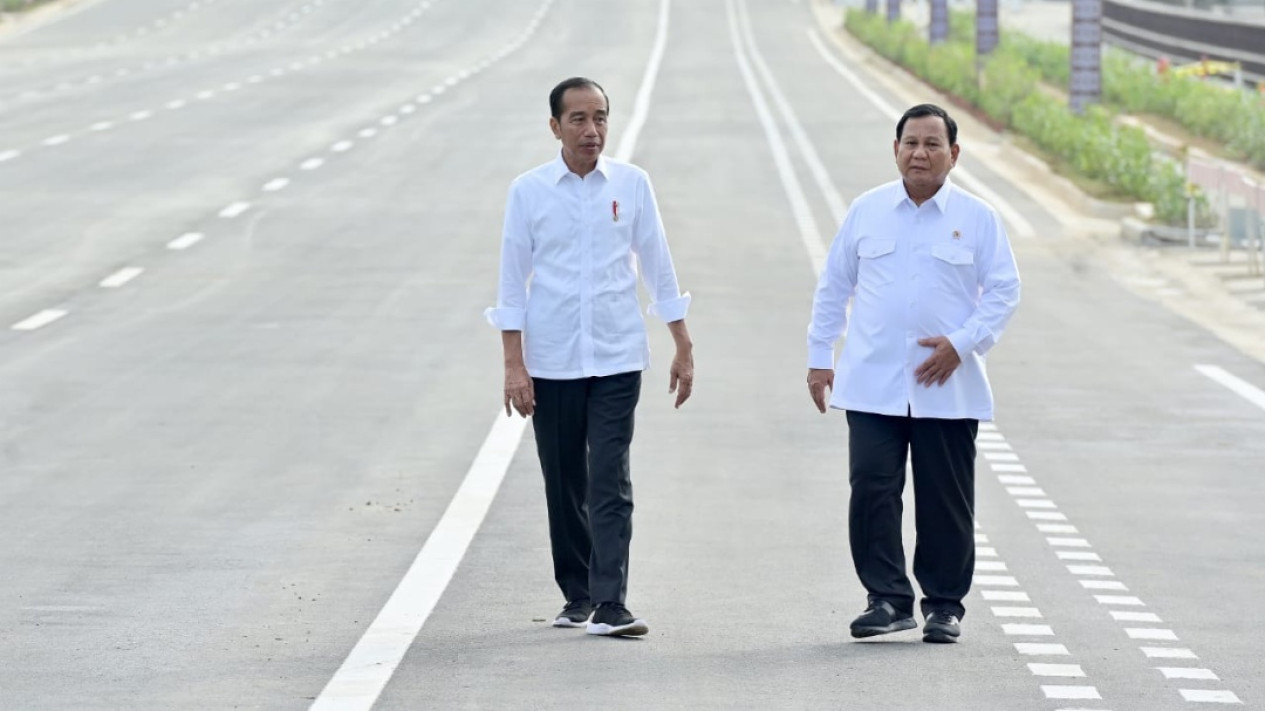 Presiden Bersama Prabowo Jalan Santai Di Depan Istana IKN - Vlix.id