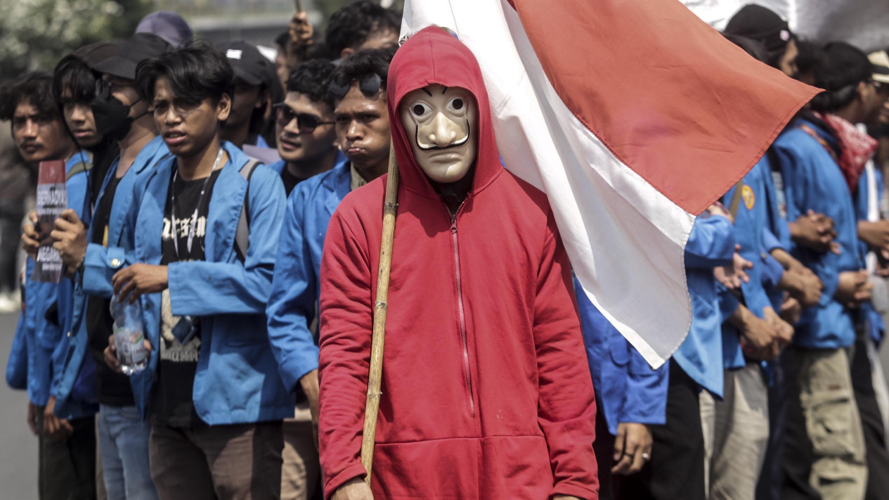 Ribuan Massa Demo Darurat Indonesia di Depan DPR RI