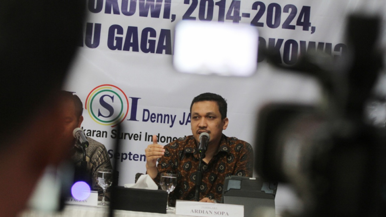 LSI Denny JA Beri 7 Rapor 10 Tahun Jokowi