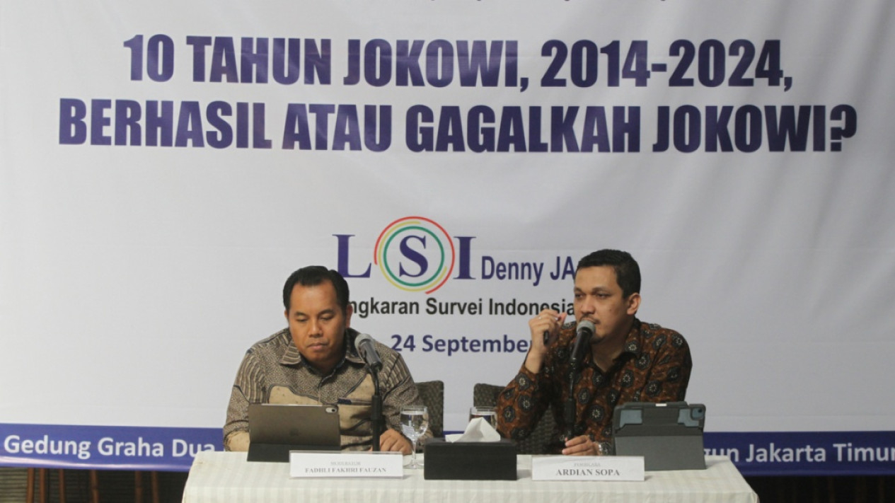 LSI Denny JA Beri 7 Rapor 10 Tahun Jokowi