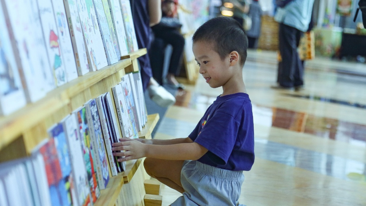 Program Karya Raya untuk Dukung Literasi Indonesia