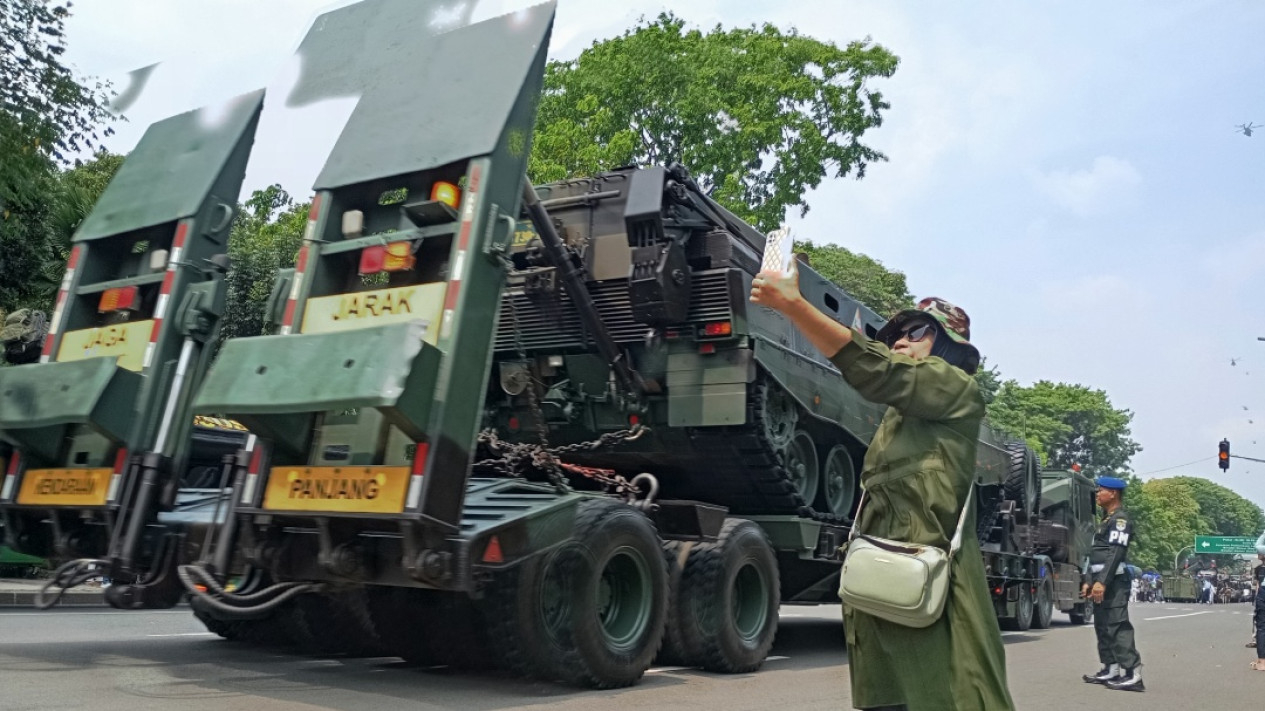 Parade Alutsista di Perayaan HUT TNI ke-79