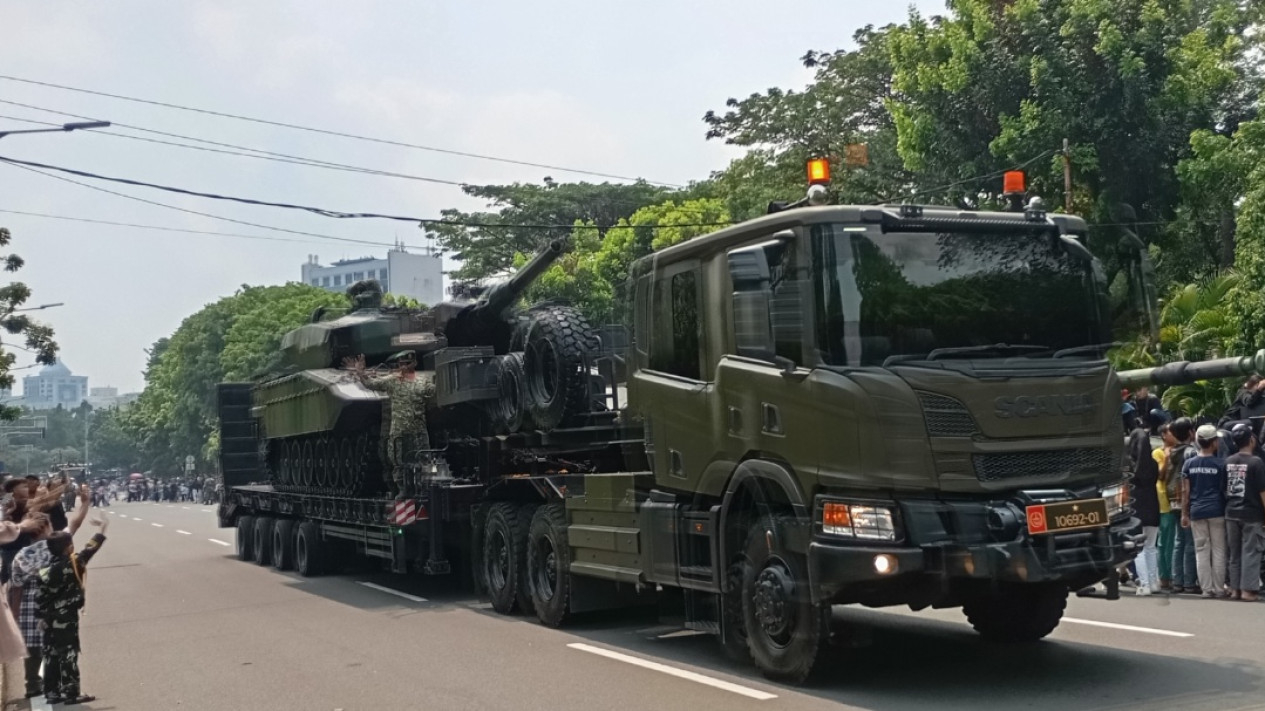 Parade Alutsista di Perayaan HUT TNI ke-79
