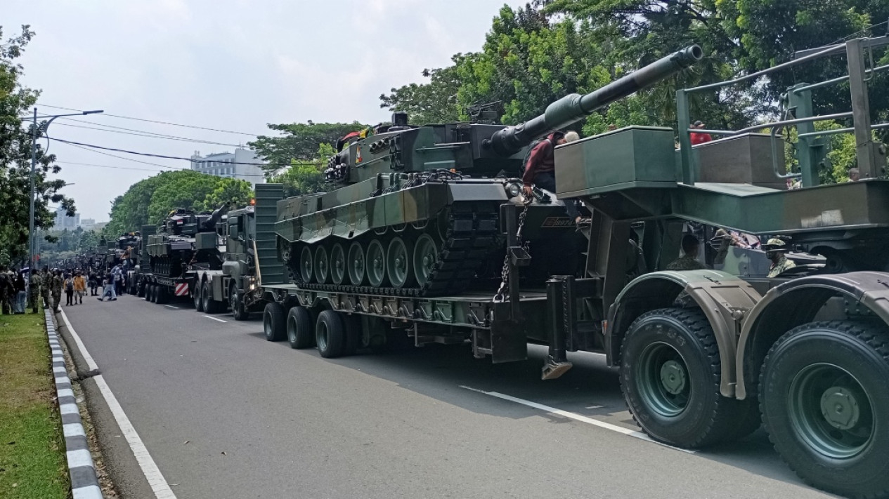 Parade Alutsista di Perayaan HUT TNI ke-79