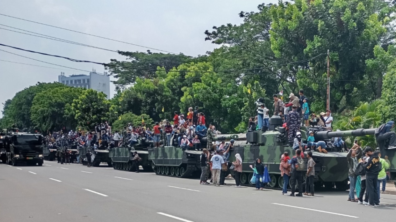 Parade Alutsista di Perayaan HUT TNI ke-79