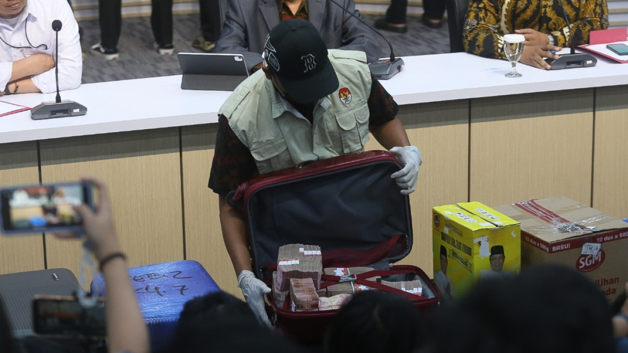 Barang Bukti KPK Tangkap 6 Orang Terkait OTT di Kalsel