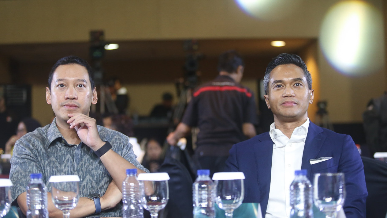 Anindya Bakrie Terima Penghargaan dari Repnas