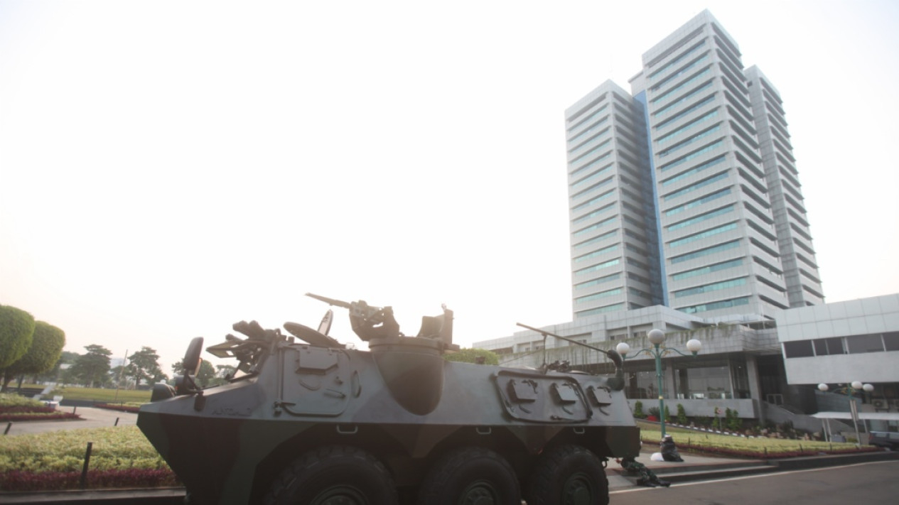 Belasan Panser Berjaga Jelang Pelantikan Presiden di DPR