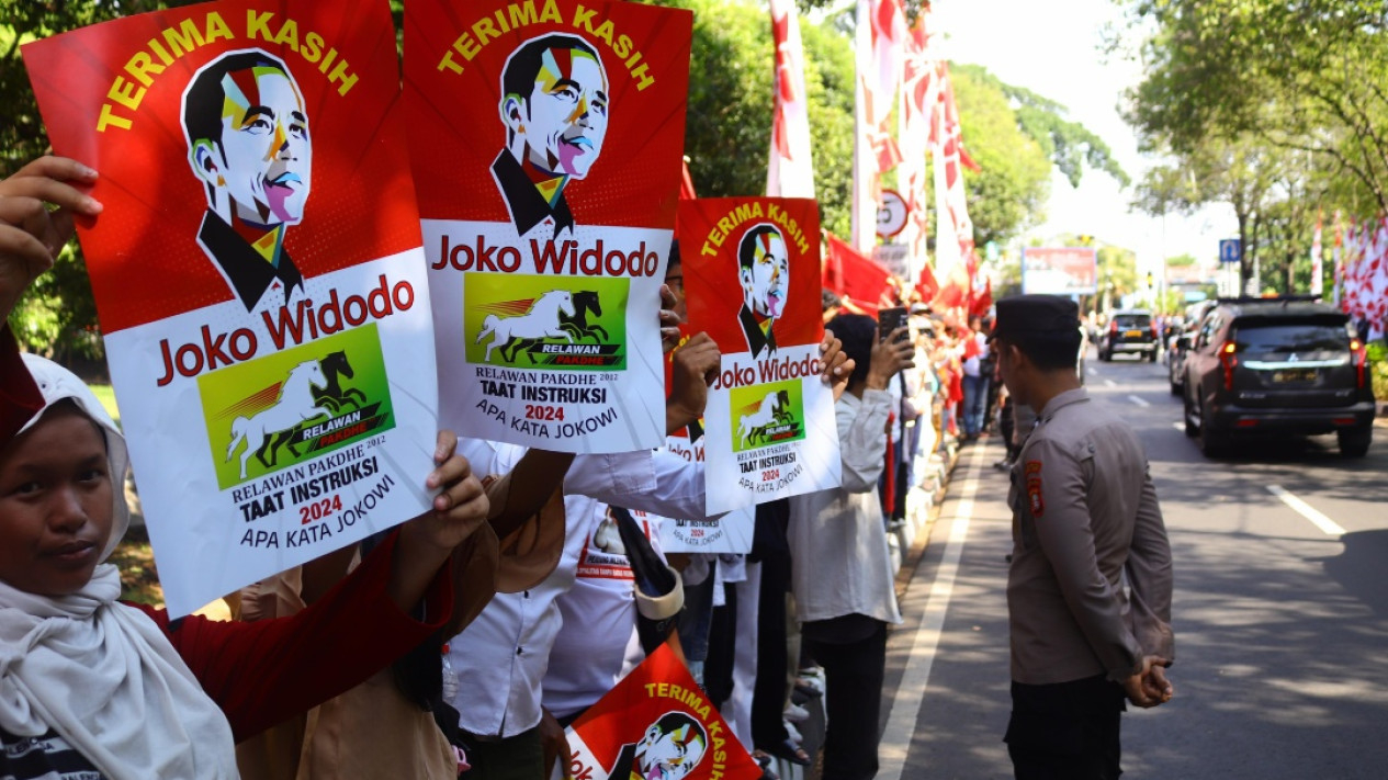 Pendukung Jokowi Tumpah Ruah Antar Jokowi Pulang ke Solo