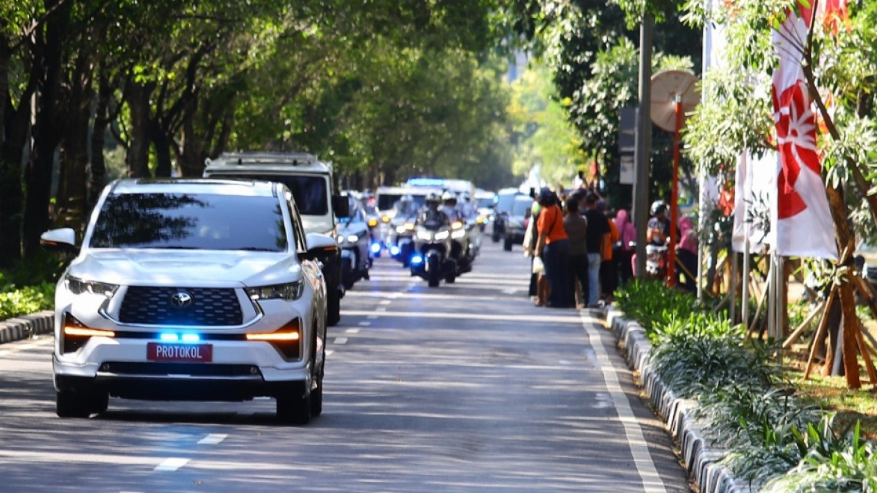 Pendukung Jokowi Tumpah Ruah Antar Jokowi Pulang ke Solo