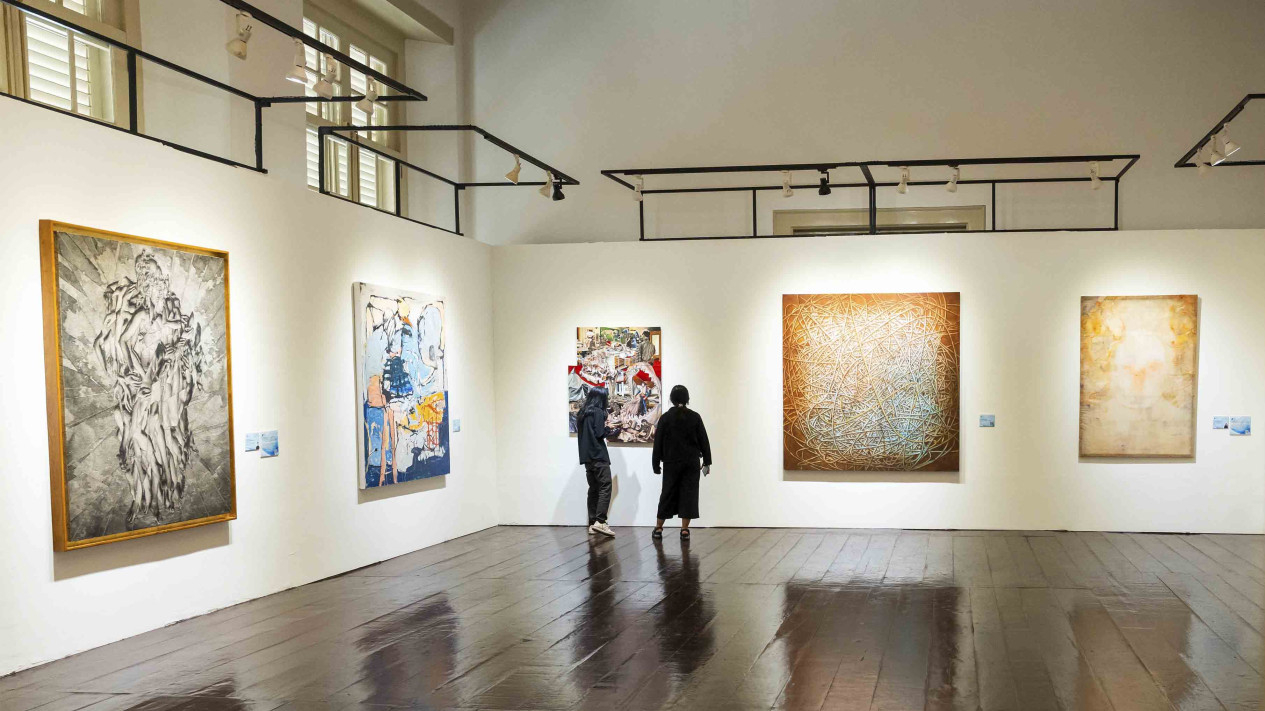 Tour Seni Bahasa Isyarat di Pameran UOB Painting of the Year