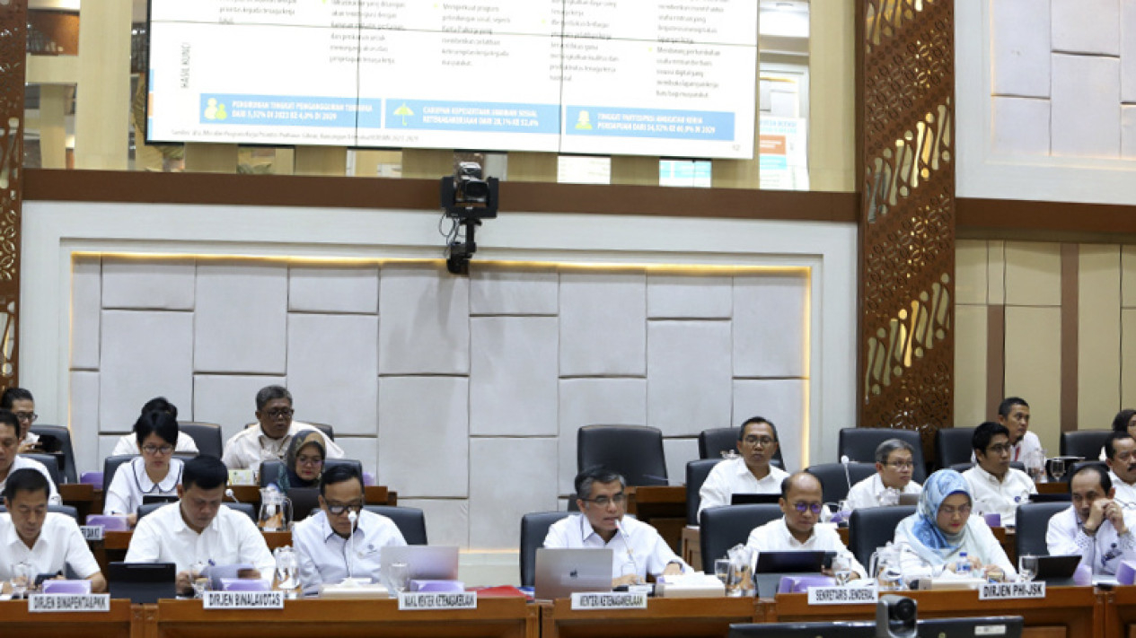 Raker Komisi IX DPR dengan Kemnaker Yassierli
