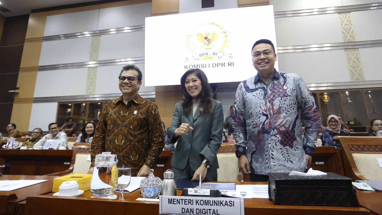 Menkomdigi Meutya Hafid Rapat Kerja dengan Komisi I DPR