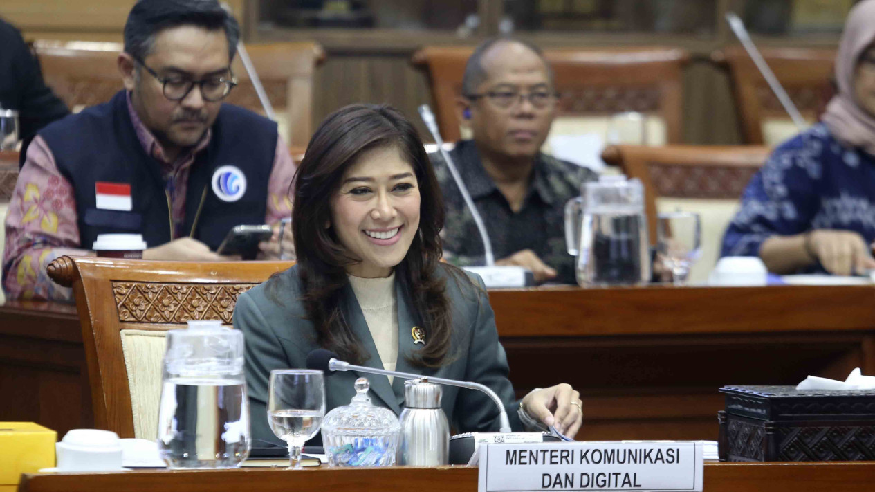 Menkomdigi Meutya Hafid Rapat Kerja dengan Komisi I DPR