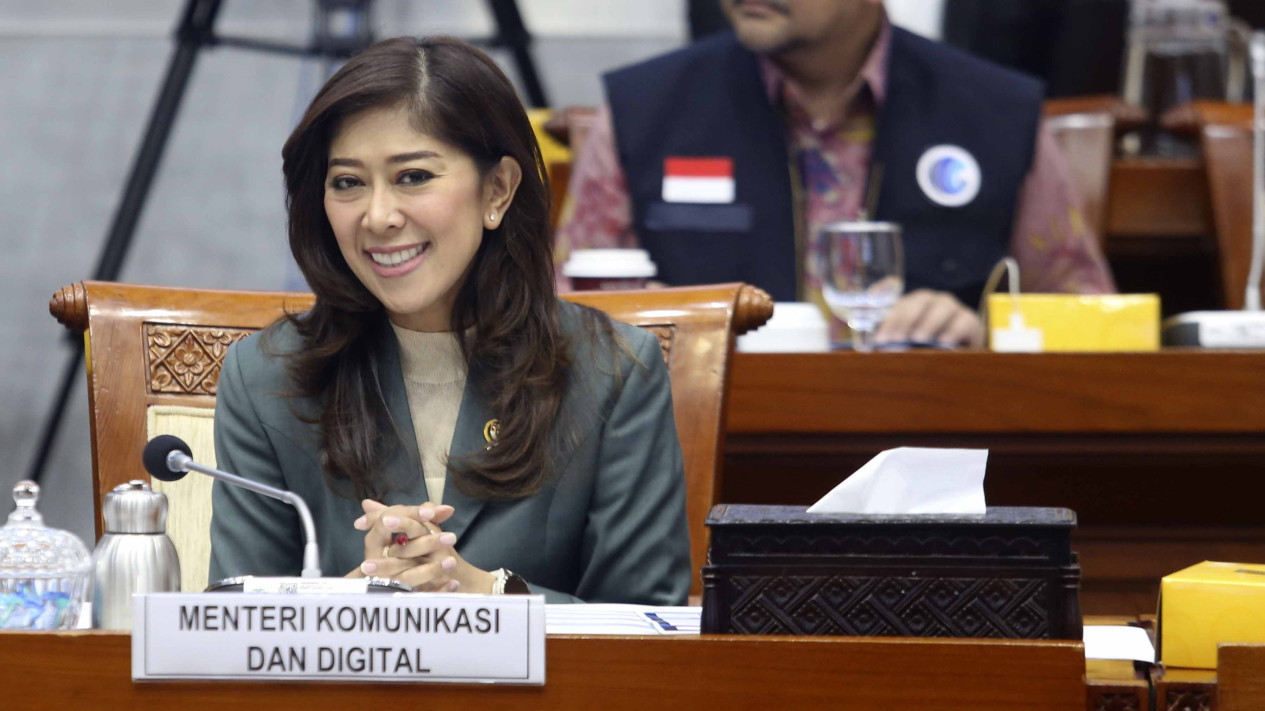 Menkomdigi Meutya Hafid Rapat Kerja dengan Komisi I DPR