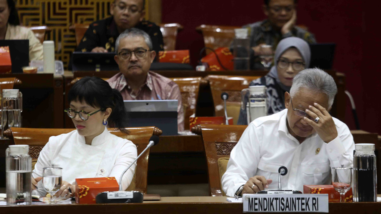 Raker Komisi X DPR dengan Mendiktisaintek