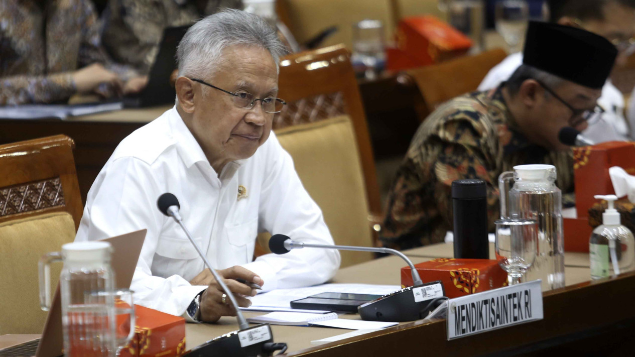 Raker Komisi X DPR dengan Mendiktisaintek