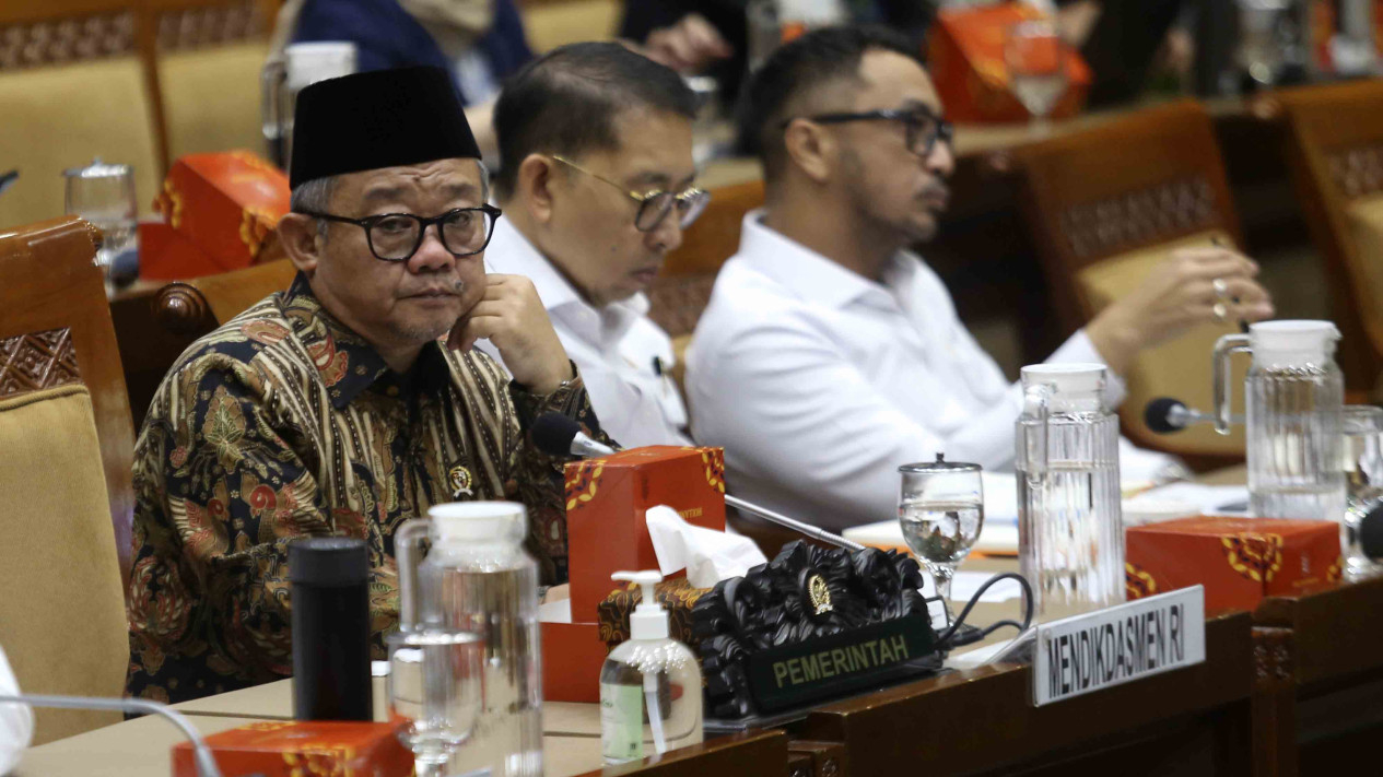 Mendikdasmen Abdul Mu'ti Raker dengan Komisi X DPR