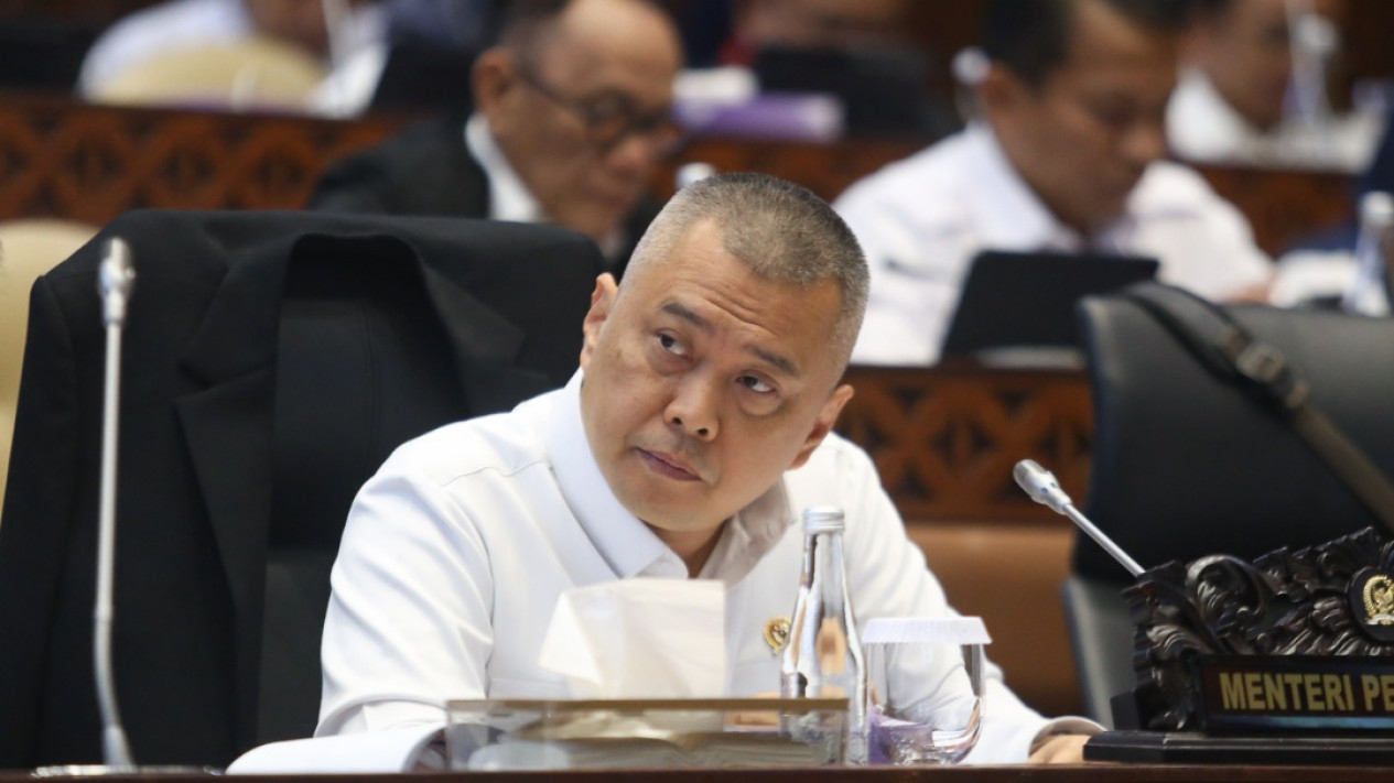Menteri Perhubungan Dudy Purwagandhi dengan Komisi V