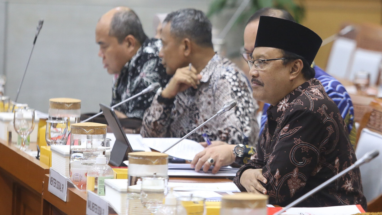 Menteri Sosial Saifullah Yusuf Raker dengan Komisi VIII DPR