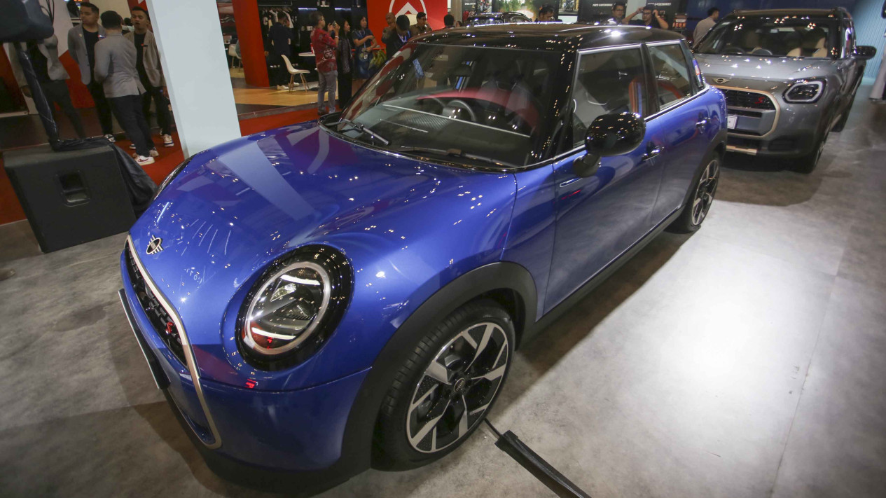 Penampakan Mobil Baru BMW dan MINI di Jakarta Auto Week 2024