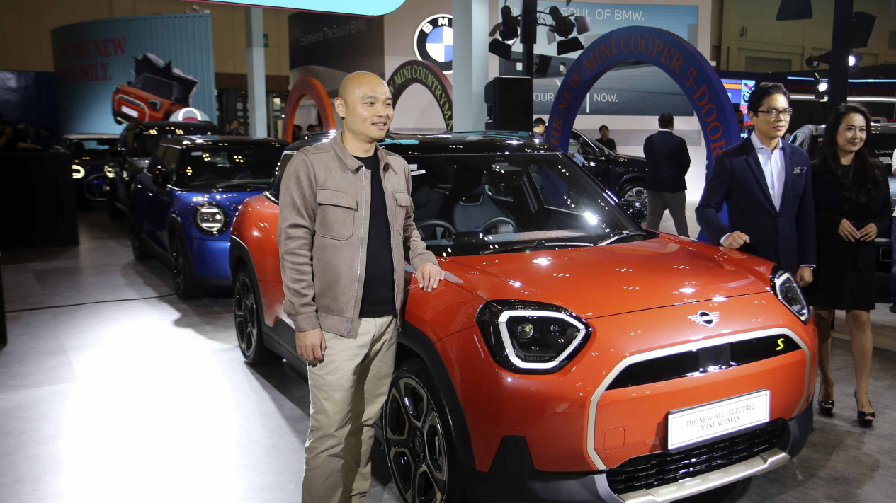 Penampakan Mobil Baru BMW dan MINI di Jakarta Auto Week 2024