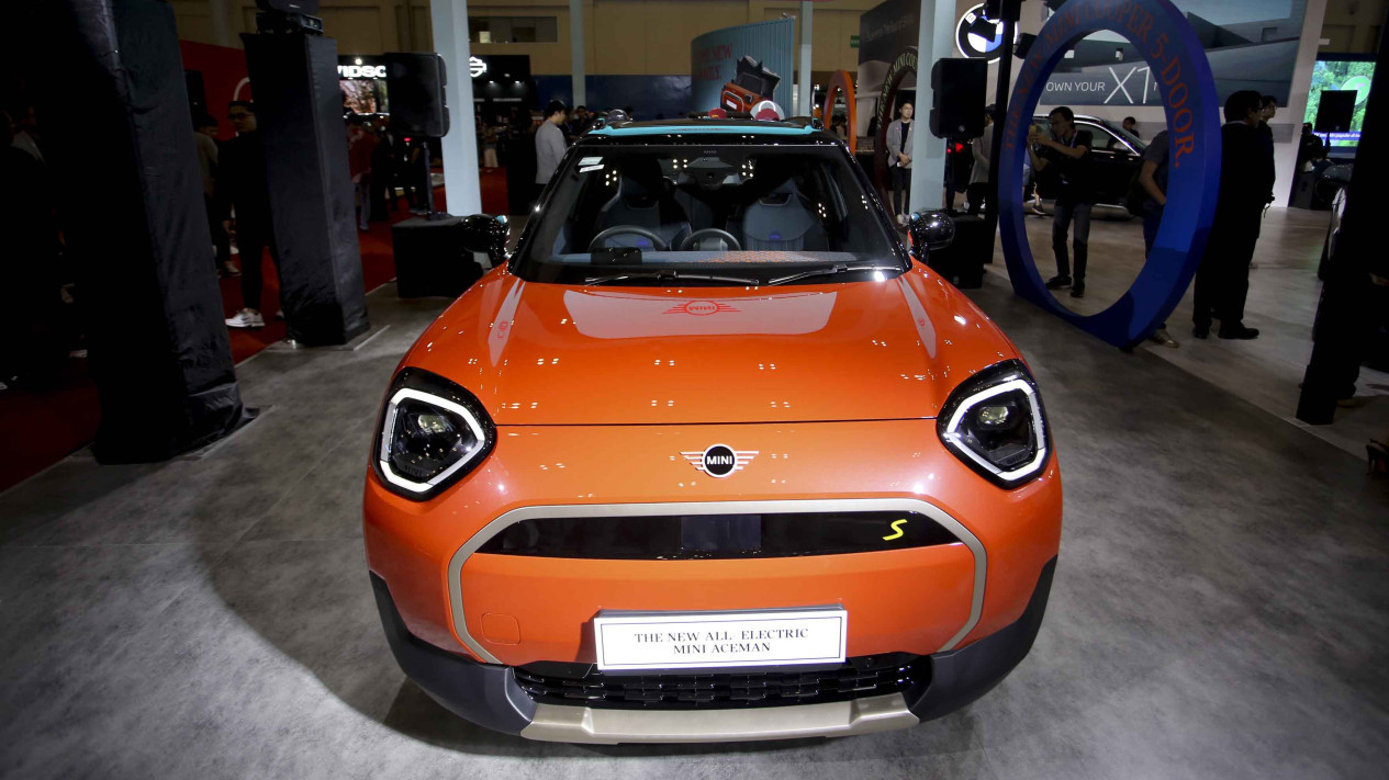Penampakan Mobil Baru BMW dan MINI di Jakarta Auto Week 2024