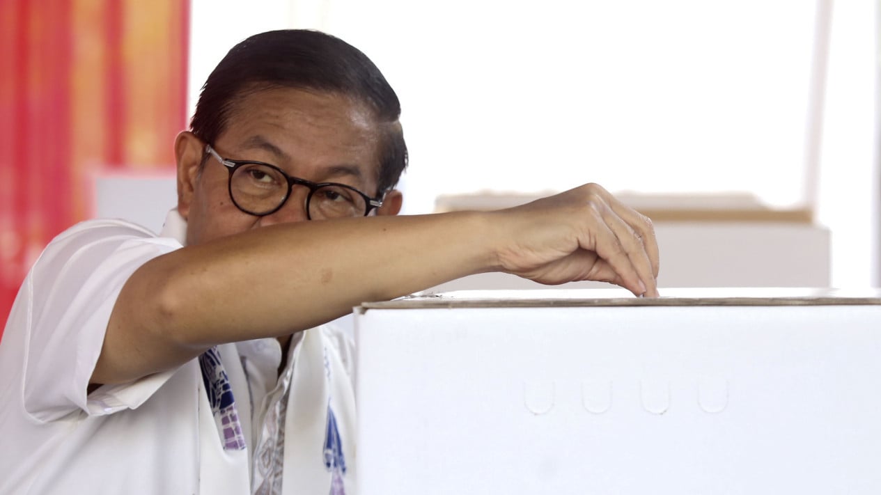 Pramono Anung Nyoblos Pilkada DKI 2024 Bareng Anak Istri