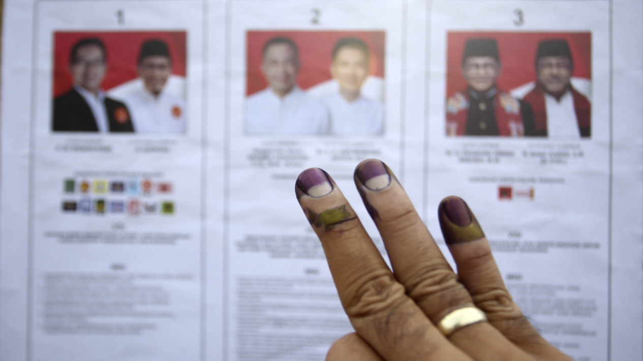 Pramono Anung Nyoblos Pilkada DKI 2024 Bareng Anak Istri