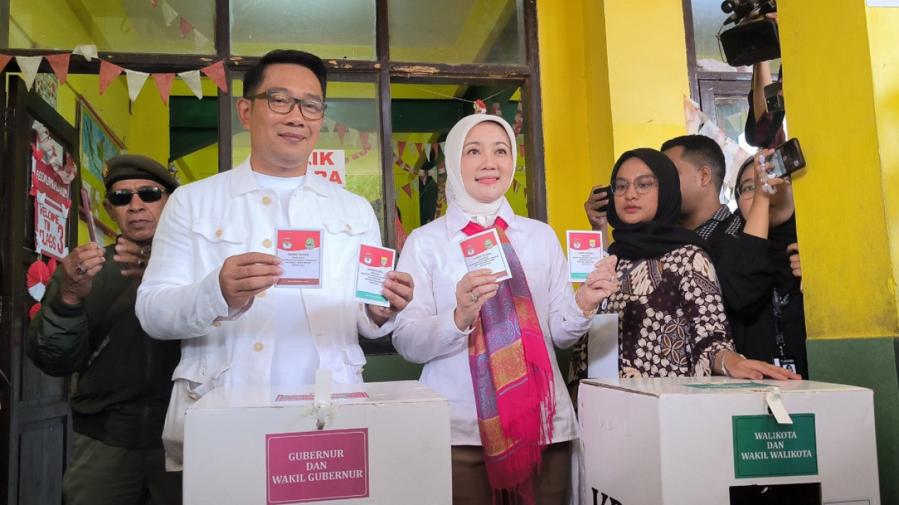 Ditemani Istri, Ridwan Kamil Nyoblos Pilgub Jabar di Bandung