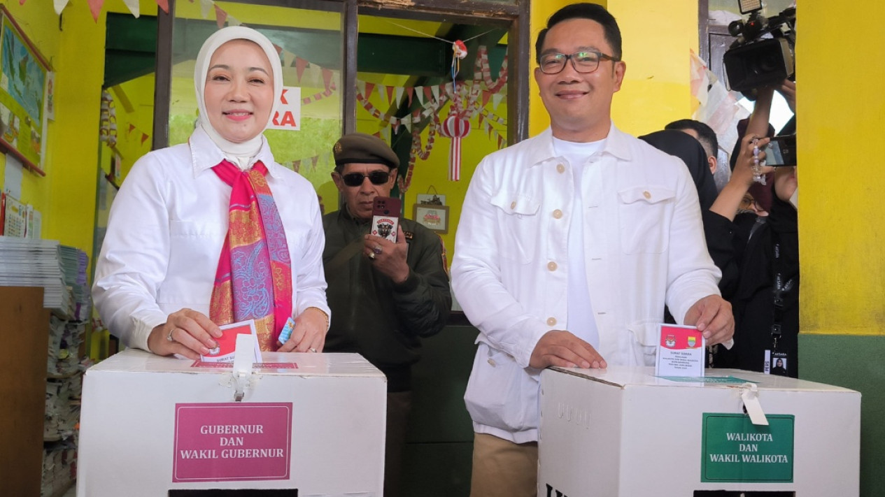 Ditemani Istri, Ridwan Kamil Nyoblos Pilgub Jabar di Bandung