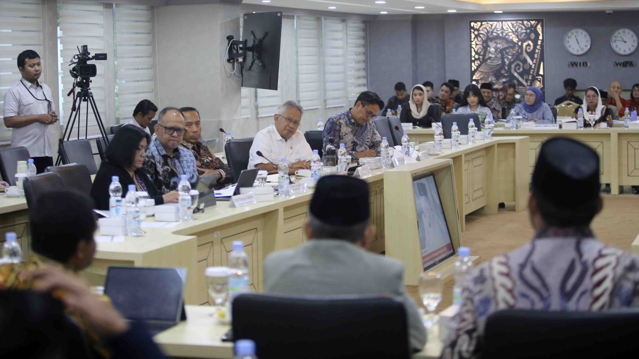 Menteri Ristek Dikti Satryo Soemantri Brodjonegoro Raker DPD - Vlix.id