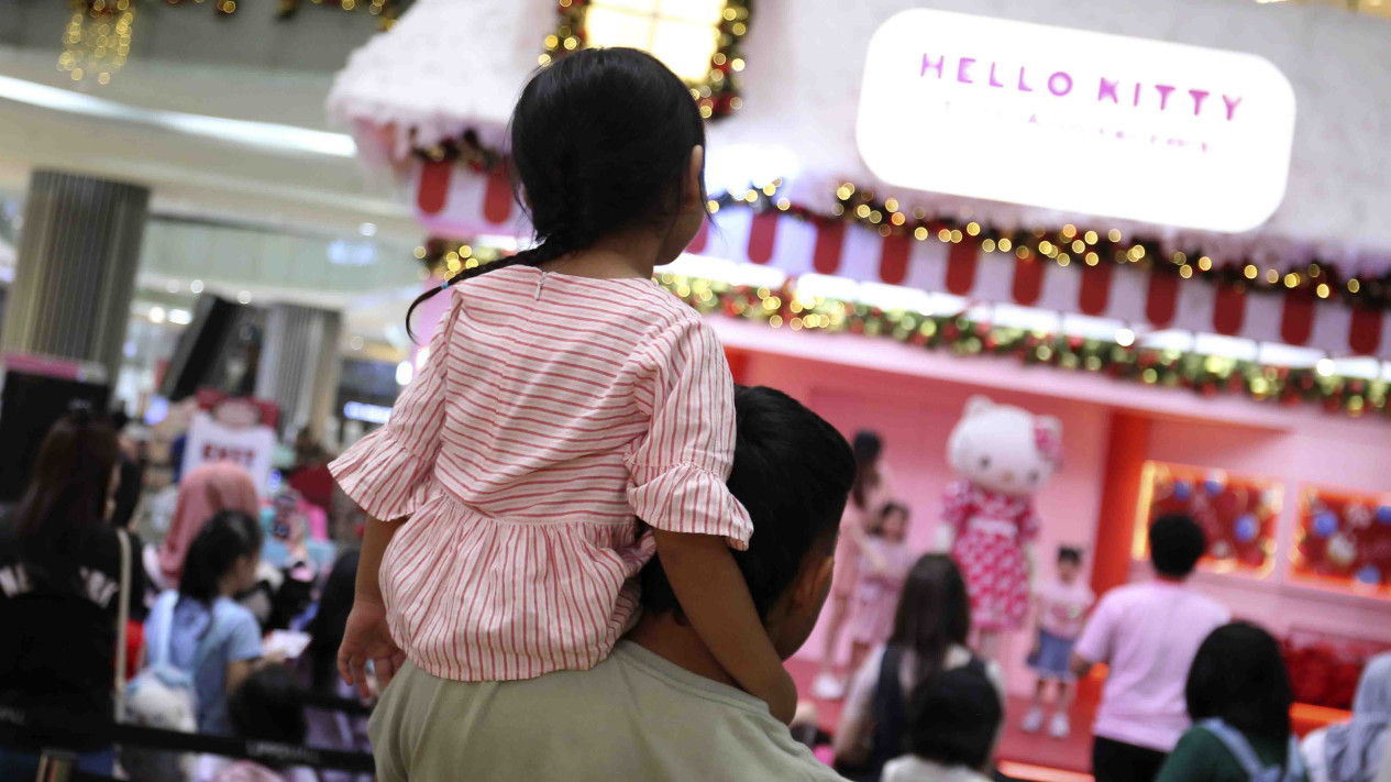 Unik, Karakter Hello Kitty Ramaikan Perayaan Natal 2024 - Vlix.id