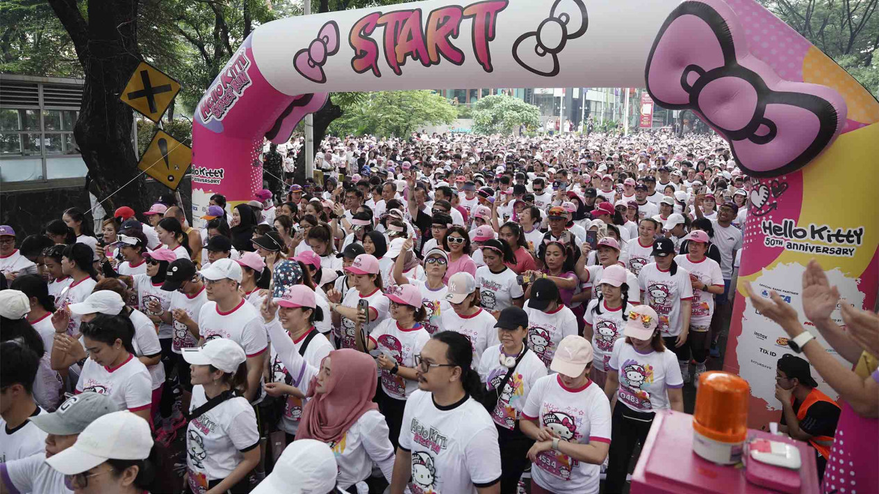 Unik, Karakter Hello Kitty Ramaikan Perayaan Natal 2024 - Vlix.id