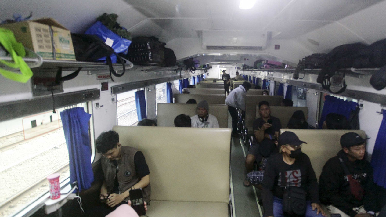 Lonjakan Tiket Kereta Api Jelang Nataru 2024