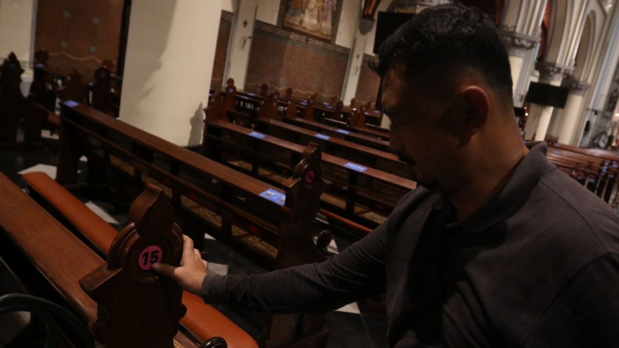 Persiapan Gereja Katedral Jelang Perayaan Natal