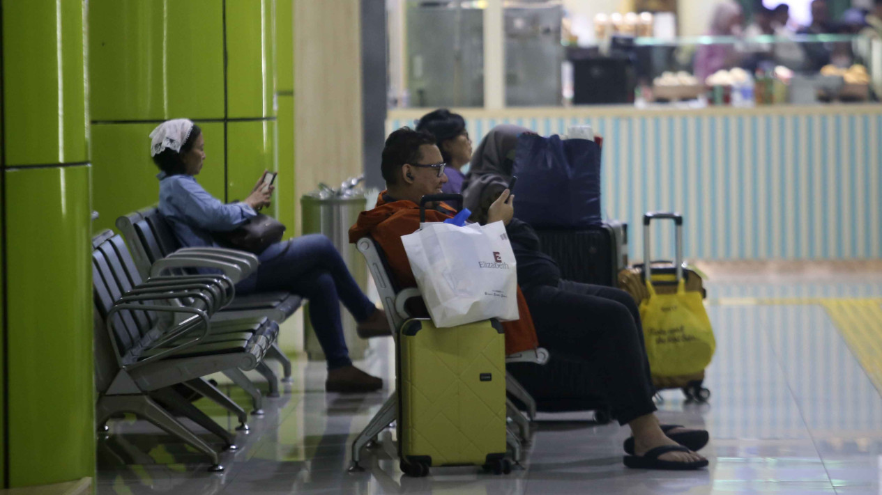 Padatnya Penumpang Kereta Api Saat Libur Natal & Tahun Baru